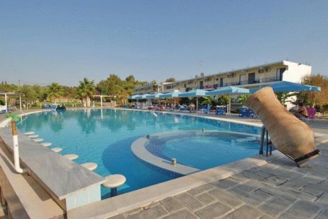 Lintzi Hotel Arkoudi Bagian luar foto